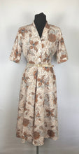 Load image into Gallery viewer, 1950s Volup Brown Cotton Floral Summer Dress - B40