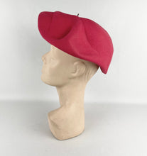 Load image into Gallery viewer, Charming Original 1950's Rosebud Pink Felt Hat with Black and Faux Pearl Trim *