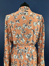 Load image into Gallery viewer, Original 1940s Peach Crepe Floral Dress with Grey and White Print - Bust 38 40 42 - Volup