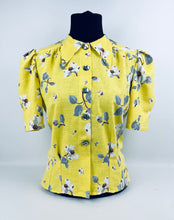 Load image into Gallery viewer, 1940s Reproduction Feed Sack Blouse with Dog Rose Print on Yellow - B34 35