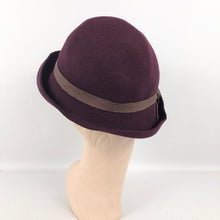 Load image into Gallery viewer, 1930s Burgundy Felt Hat with Grosgrain Band