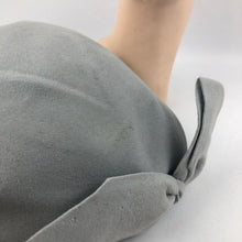 Load image into Gallery viewer, 1940s Dove Grey Felt Hat with Bow Trim