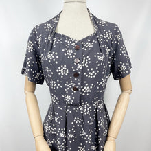 Load image into Gallery viewer, Original Volup St Michael Classic 1950s Cotton Day Dress in Grey and White Floral Print - Bust 40 42