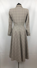 Load image into Gallery viewer, 1940s 11011 Grey and Cream Fit and Flare Check Coat - Bust 34