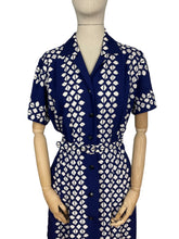 Load image into Gallery viewer, Original Volup St Michael Classic 1950s Cotton Day Dress in Navy and White Print - Bust 42 44