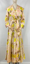 Load image into Gallery viewer, Original 1940s 1950s Chaslyn Model Luxurious Feel Pink Housecoat in a Pretty Floral Print - Bust 36 37 38