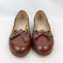 Load image into Gallery viewer, Original 1950's Chestnut Brown Leather Flat Shoes - Hoboes Hurrell of Norwich - UK 4 *
