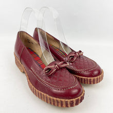 Load image into Gallery viewer, Original 1940's 1950's Ox Blood Red Leather Slip on Shoes with Bow Trim - UK 4.5 *