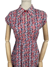 Load image into Gallery viewer, Original 1940's Red, White and Blue Floral Linen Dress with Neat Collar - Bust 34 35 *