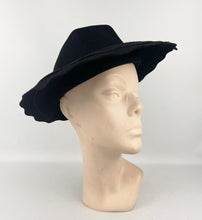 Load image into Gallery viewer, Wonderful Original Late 1930's or Early 1940's Black Felt Hat with Scalloped Edge