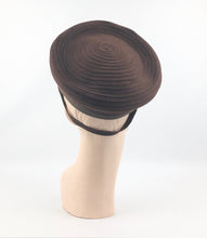 Load image into Gallery viewer, 1940s Chocolate Brown Felt Seamed Beret Hat