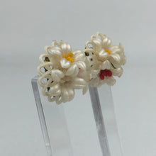 Load image into Gallery viewer, 1950s Plastic Flower Clip On Earrings