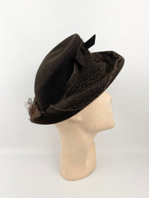 Load image into Gallery viewer, 1930s 1940s Dark Chocolate Brown Felt Hat with Net and Double Bow Trim *