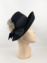Load image into Gallery viewer, Original Vintage Jacoll Black Felt Hat with Feather Trim