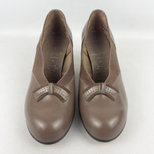 Load image into Gallery viewer, Original 1940's Deadstock in Box Taupe Suede and Leather Shoes by Diana - UK 4