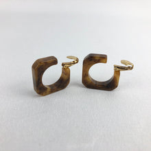 Load image into Gallery viewer, 1940's 1950's Mottled Brown Bakelite Squared off Clip on Hoop Earrings