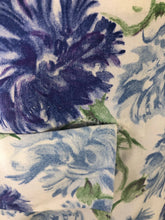 Load image into Gallery viewer, Wounded But Wearable 1950s St Michael Carnation Floral Print Robe - B36