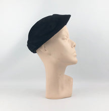 Load image into Gallery viewer, 1950s Black Felt Close Fitting Hat