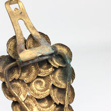 Load image into Gallery viewer, Vintage 1930s 1940s Gold Metal Ammonite Fur Clip