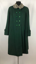 Load image into Gallery viewer, 1940s Green Wool Coat with Real Fur Collar Trim - Bust 38 48