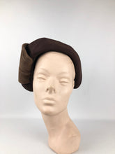 Load image into Gallery viewer, 1930s Close Fitting Two Tone Brown Felt Hat
