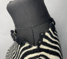 Load image into Gallery viewer, Original 1940s Black and White Wavy Knit Jumper - Bust 30 31