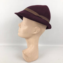 Load image into Gallery viewer, 1930s Burgundy Felt Hat with Grosgrain Band