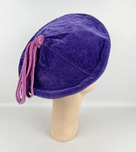 Load image into Gallery viewer, Absolutely Incredible 1940s Two Tone Velvet Hat In Purple and Pink *