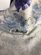 Load image into Gallery viewer, Wounded But Wearable 1950s St Michael Carnation Floral Print Robe - B36