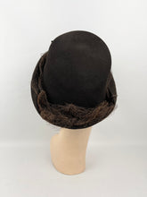 Load image into Gallery viewer, 1930s 1940s Dark Chocolate Brown Felt Hat with Net and Double Bow Trim *