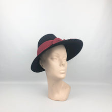 Load image into Gallery viewer, 1940s Inky Black Felt Hat with Red Trim