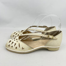 Load image into Gallery viewer, Original 1950’s Cream Leather Summer Sandals - UK 4