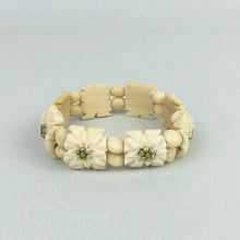 Load image into Gallery viewer, 1940s Carved Bovine Elasticated Bracelet