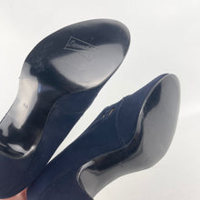 Load image into Gallery viewer, Original 1940's 1950's Deadstock Blue Suede Court Shoes with Cutout Detail - UK 4