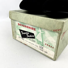Load image into Gallery viewer, Original 1940's 1950's Black Suede Bow Fronted Court Shoes - UK 5