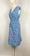 Load image into Gallery viewer, 1940s Floral Pansy and Berry Print Cotton Apron - Would Make A Great Summer Dress - Bust  38 40
