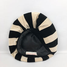 Load image into Gallery viewer, 1960s Black and White Oversized Beret Hat