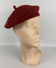 Load image into Gallery viewer, Original 1930s Knitted Beret In Rust Wool With Triangle Detail