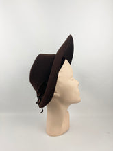 Load image into Gallery viewer, Original 1940s American Chocolate Brown Felt Fedora Hat with Plush Velvet Bow Trim