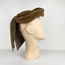 Load image into Gallery viewer, Original 1940s Chocolate Brown Felt Hat with Oversized Velvet Trim by Florence Reichman