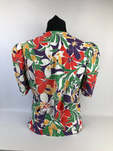 Load image into Gallery viewer, 1940s Reproduction Feed Sack Blouse in Bold Floral - Bust 34 36