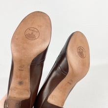 Load image into Gallery viewer, Original 1940's Brown Leather Court Shoes with Punch Detail by Norvic - UK 5.5 6