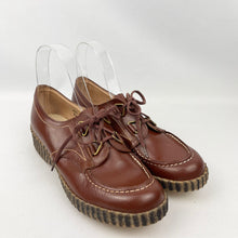 Load image into Gallery viewer, Original 1940's 1950's Chestnut Brown Leather Lace Up Shoes with Crepe Soles - UK 5 *