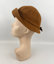 Load image into Gallery viewer, Original 1930’s Chestnut Felt Hat by Doveswing Webflex