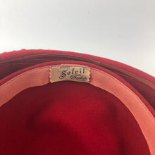 Load image into Gallery viewer, 1950s Vibrant Red Felt Hat with Pink Trim
