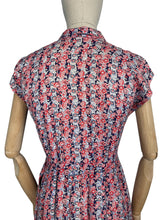 Load image into Gallery viewer, Original 1940's Red, White and Blue Floral Linen Dress with Neat Collar - Bust 34 35 *