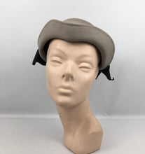 Load image into Gallery viewer, 1940s Grey Felt Hat with Double Bow Trim in Black