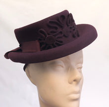 Load image into Gallery viewer, Original 1940s Burgundy Felt Hat with Soutache