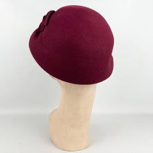 Load image into Gallery viewer, Original 1950's Stylish Burgundy Felt Hat by Jacoll - Beautiful Vintage Hat