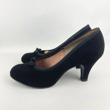 Load image into Gallery viewer, Original 1940's 1950's Black Suede Bow Fronted Court Shoes - UK 6.5